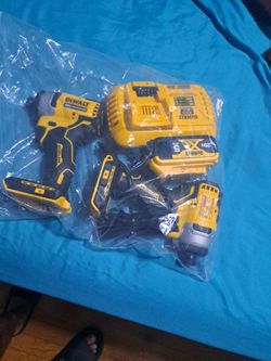 2 Impact Drill Dewart Fast Charger And 1 Battery 5 ah