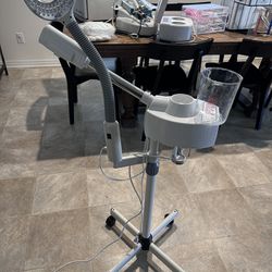 Facial Steamer With Magnifying Light