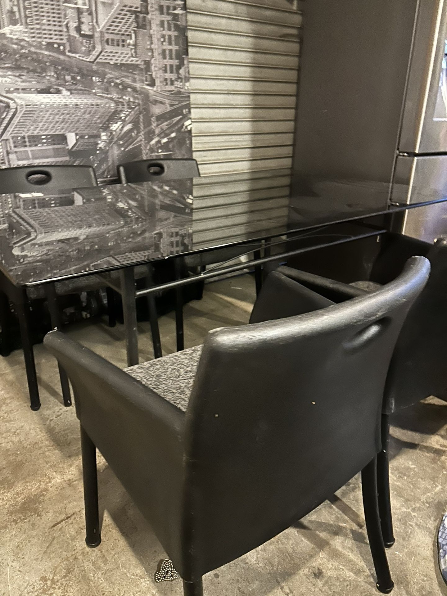 Table With 6 Chairs ( Fayetteville ga