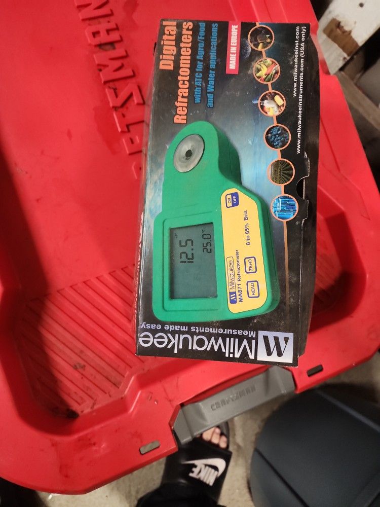 Milwaukee Refractometer