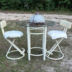 Small Dining Set With Lamp