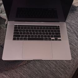 2022 MacBook 16 GB RAM 512 GB MEMORY