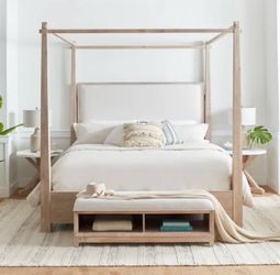 King size canopy bed
