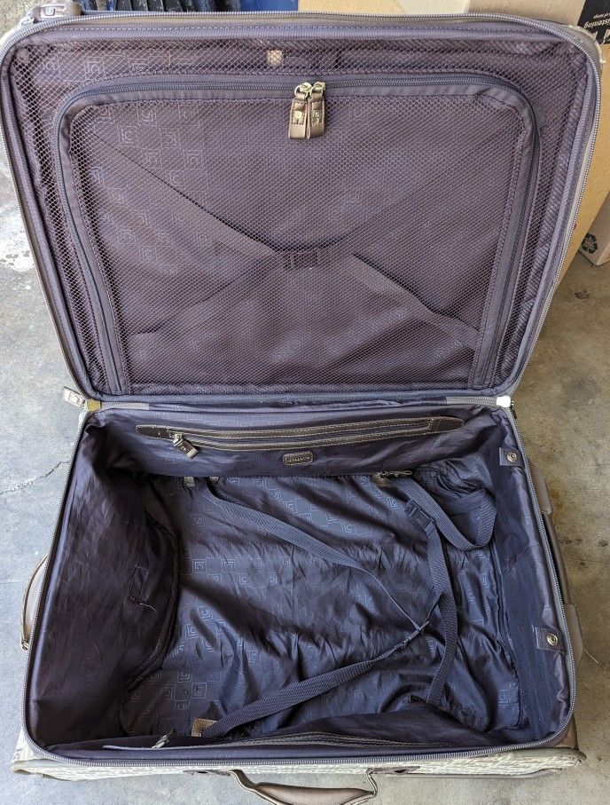 Designer Liz Claiborne 3 Piece Luggage Set for Sale in Huntington