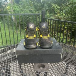 Jordan 4 Retro Yellow Thunder 