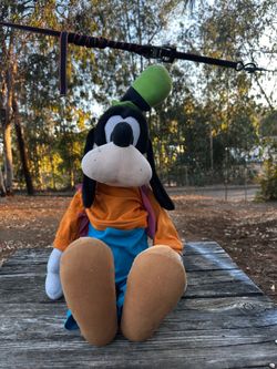 Large stuffed Goofy