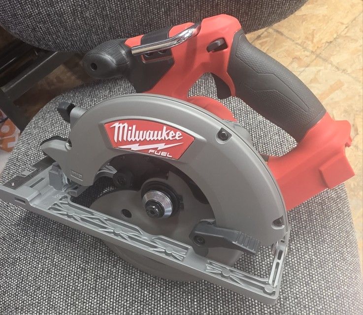 Milwaukee M18 Fuel Circular Saw