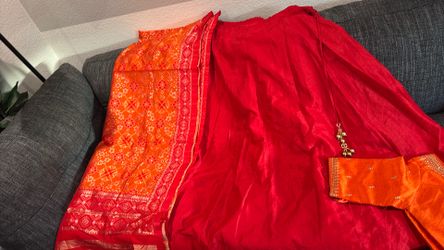 Beautiful red lahanga set newv L only