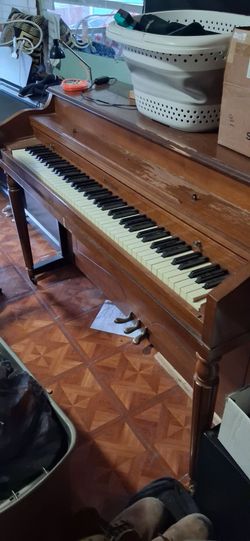 Stand up piano