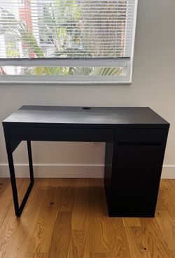 IKEA MICKE Desk