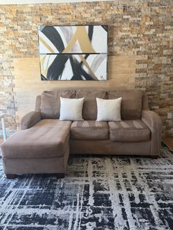 FREE DELIVERY🚚 Ashley Furniture Sectional Sofa W Reversible Chaise