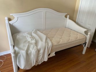 Twin day bed