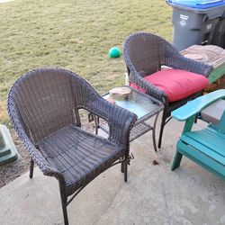 Hampton Bay 2  Chairs And Table Set