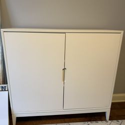 Modern White Storage Cabinet / Sideboard – Excellent Condition