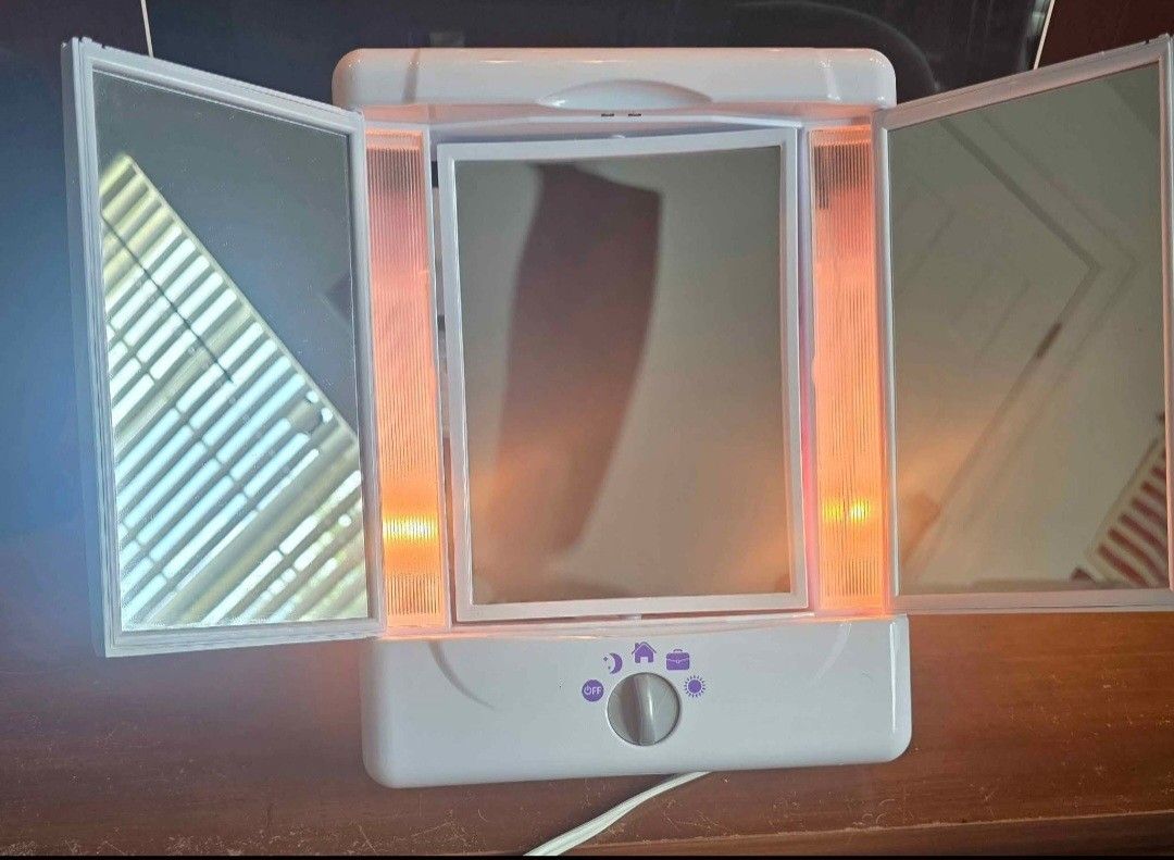Vanity Mirror 🪞 With Adjustable Light Setting