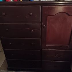 Armoire And Dresser 4 big  drawers 2 mediums $