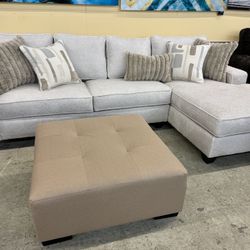 Stylish Comfy Sectional W/pillows!   