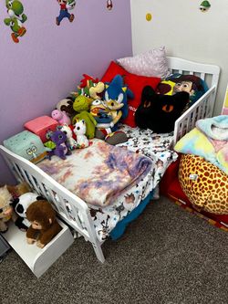 Toddler bed with mattress