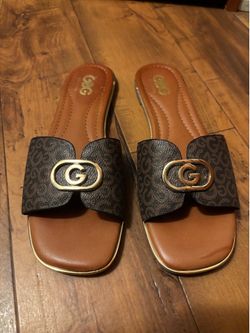 GBG Los Angeles Women’s Monogram Brown Slide Sandals Size 9 — Flats Style NYC Los Angeles Beach Party College Designer Faux Leather Comfort