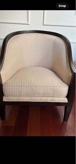 Set of 2 mahogany classic chairs.