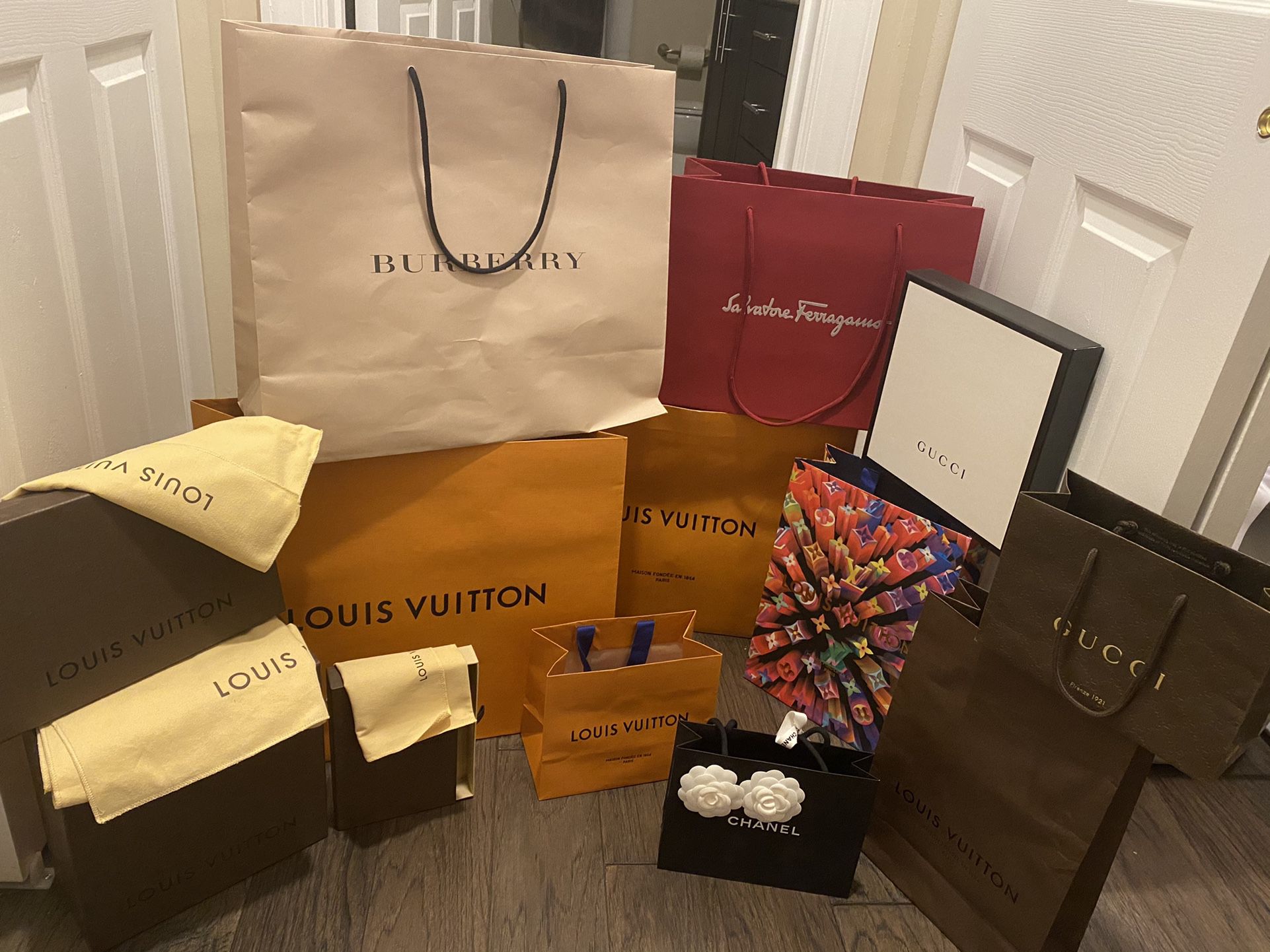 Louis Vuitton, Burberry, Chanel, Gucci, Ferragamo Shopping Bags , Dust Bags, Boxes (prices In Post)