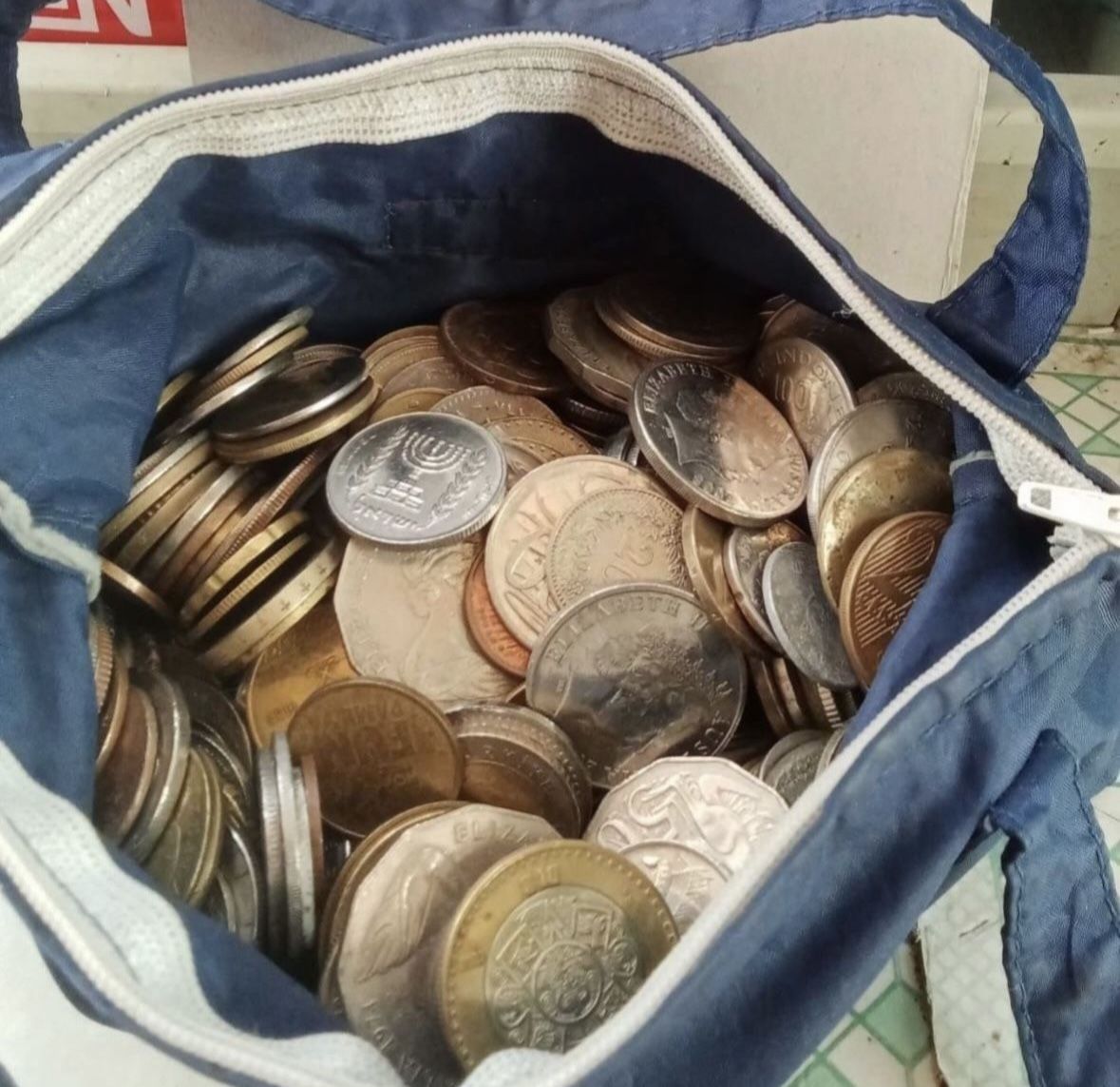 World Coin Collection. 100 Coin 