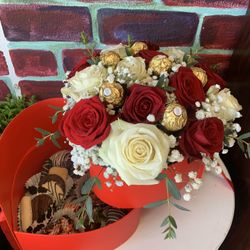 1 Dozen Roses With Treats 