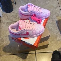 Nike Triple Pink GS Dunks