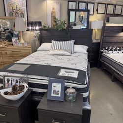 Beautiful 4pc Bedroom Set 
