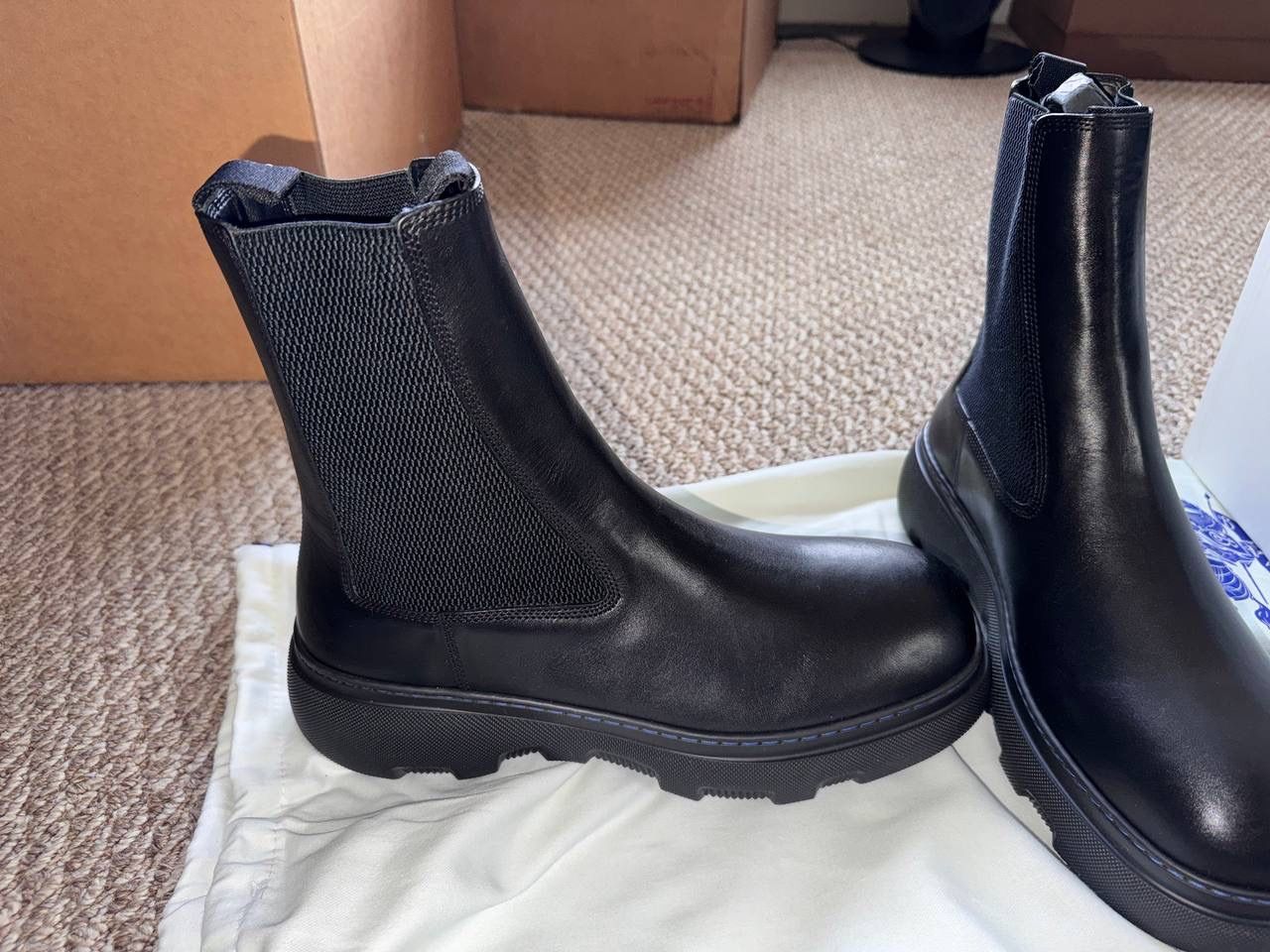 Burberry AMF Log High Leather Boots 9) – Manilla Brand new, authentic Burberry AMF Log High Leather Boots