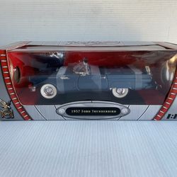 Road Signature Ford 1957 Thunderbird Convertible Blue W/Hardtop 1:18 Scale NEW!