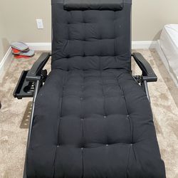 Folding Lounge Chair with Cushion