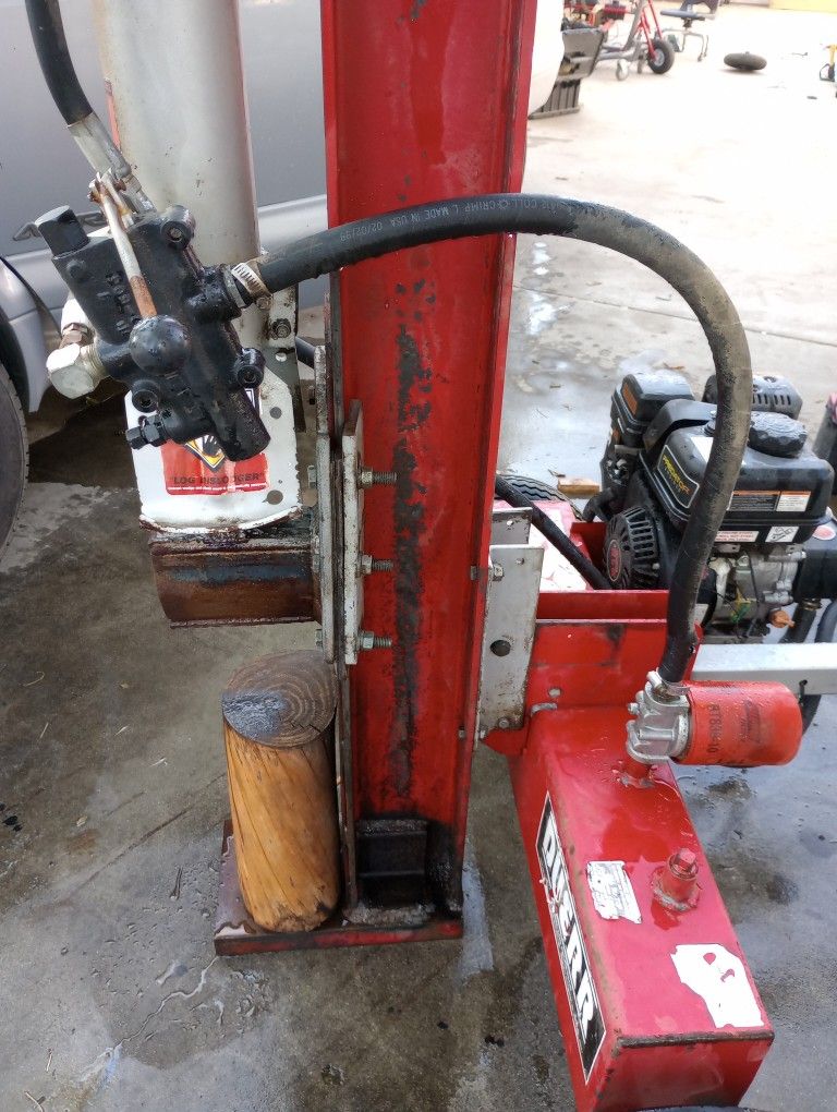 Duerr 20 Ton Log Splitter