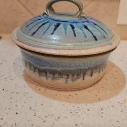 Art Pottery Stoneware Hand Thrown Handcrafted Casserole Dish With Lid