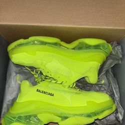 Balenciaga Triple S Neon Green Size 42 (US 9)