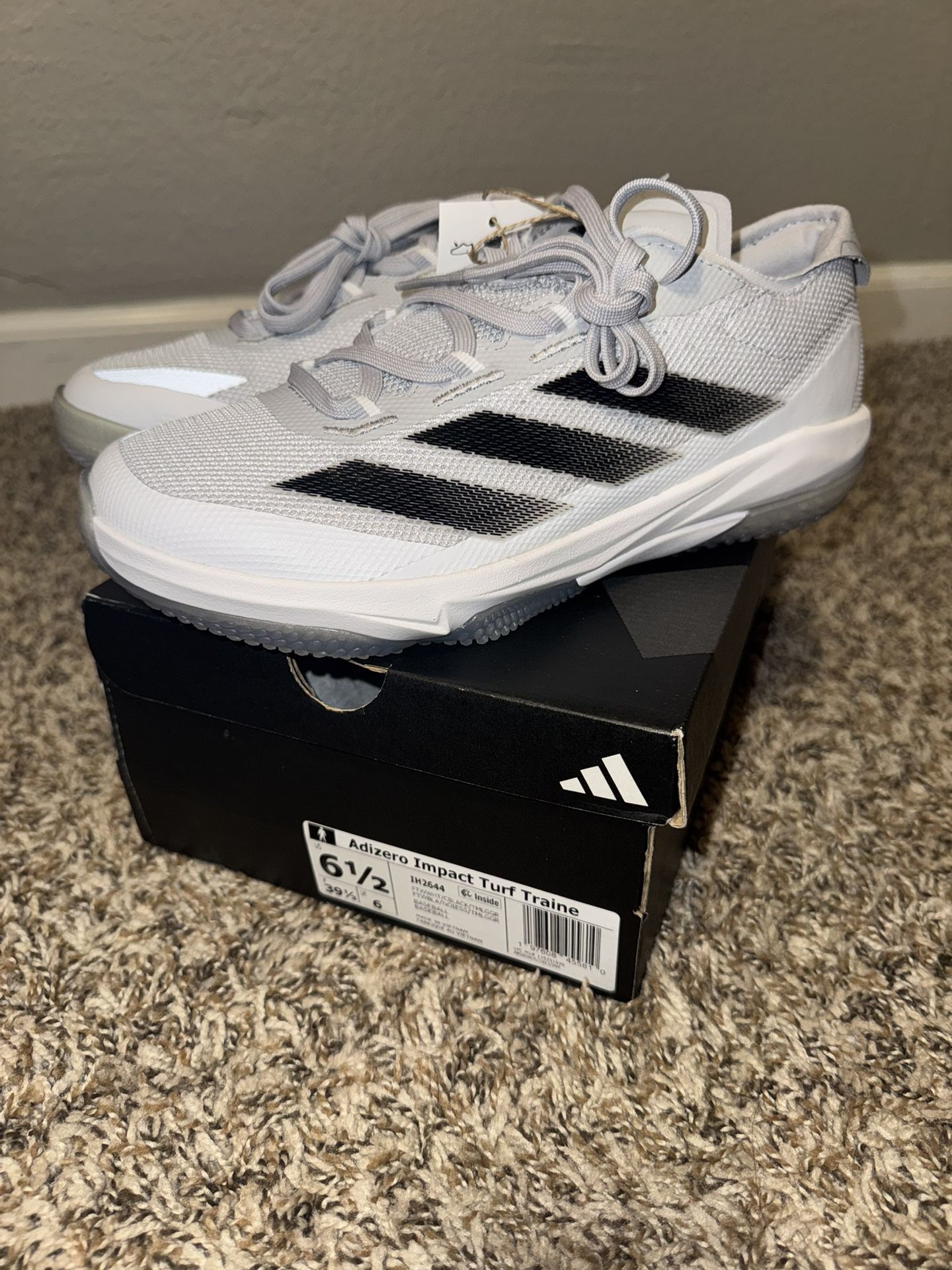 Adidas men/boys 6.5 baseball turf shoes