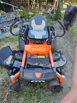 Husqvarna zero turn mower PICK UP ONLY