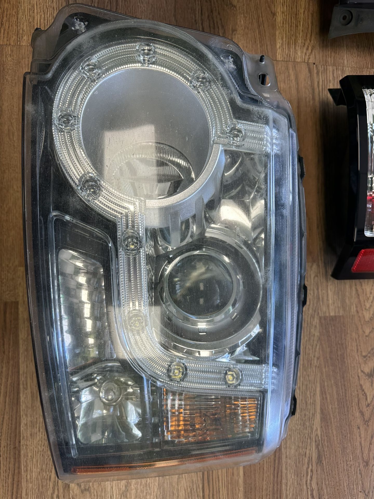 Land Rover LR4 Headlights