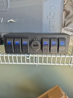 Voltmeter USB plus PD switches