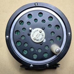 PFLUEGER MEDALIST Fly Fishing Reel