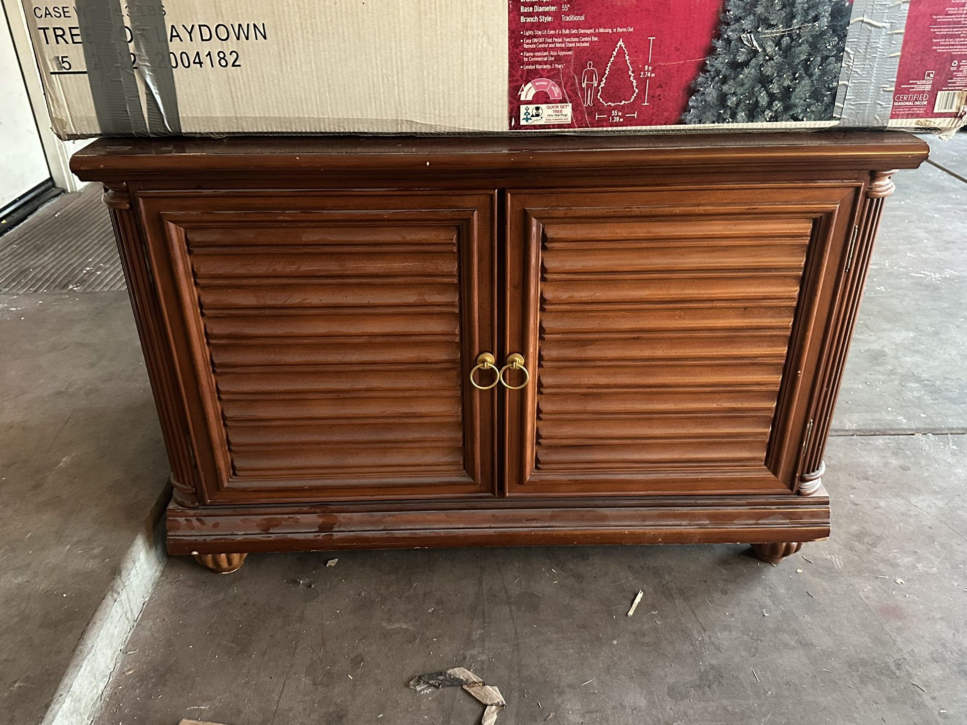 Tv Stand/Dresser/Mueble