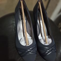 Life Stride Women's Comfort shoes. New