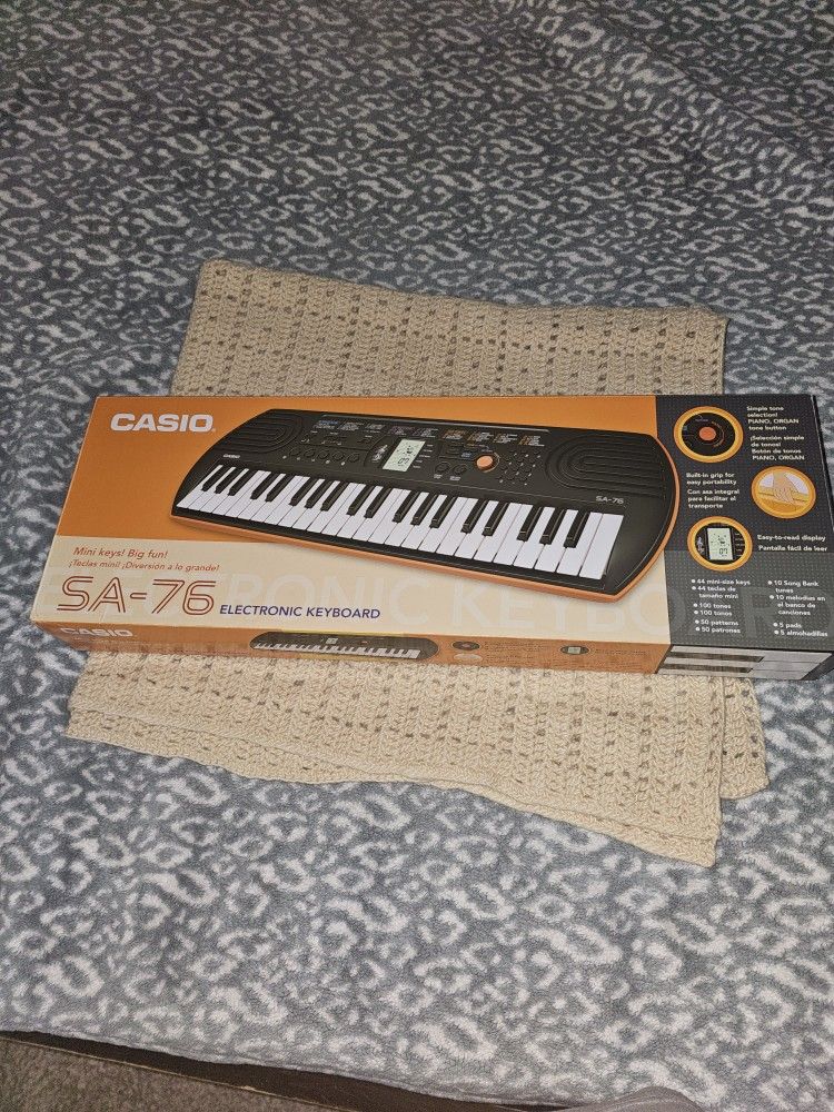 Casio SA-76 Electronic Keyboard