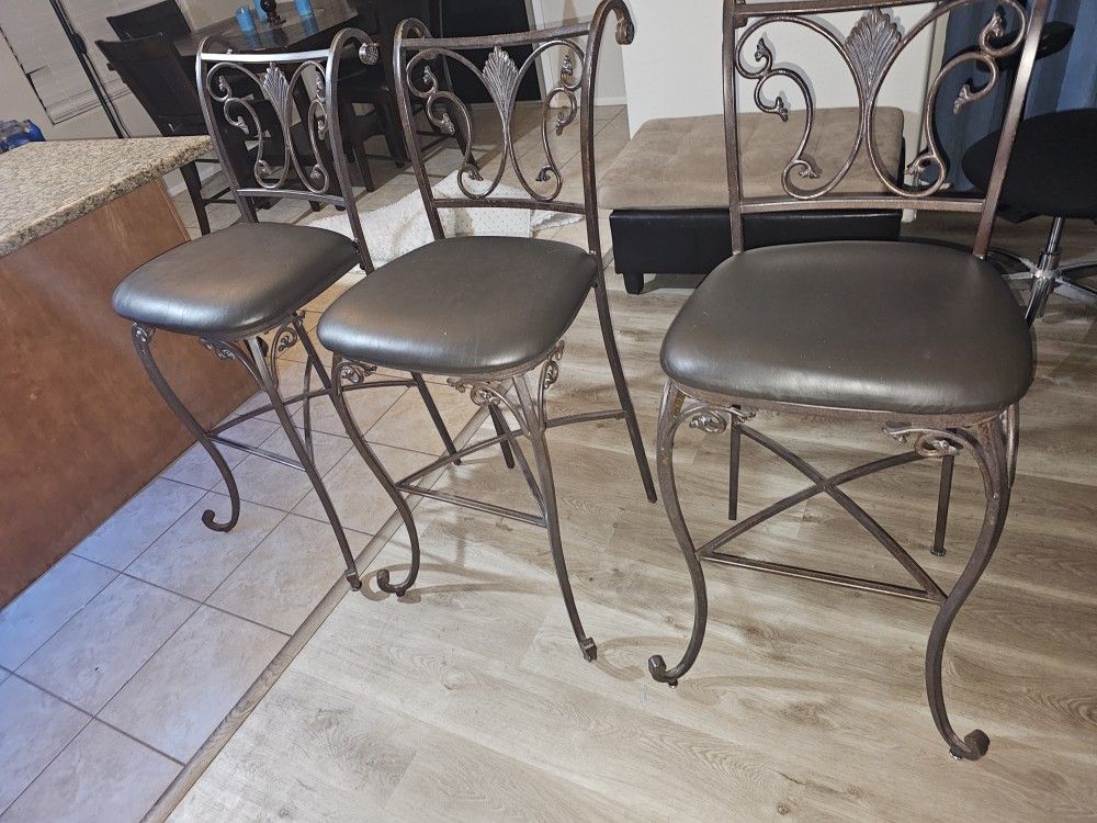 Set of 3 Wrought Iron Bar Stools – Great Condition!
