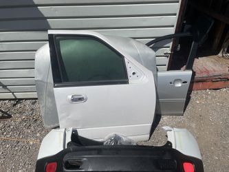 2015 To 2021 Jeep Renegade Rear Bumper With Blind Sensors Asking 200