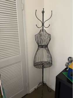 Body form clothing rack
