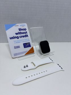 Apple Watch Series 8, 41mm, Starlight (White) Aluminum Case, White Band - LIKE NEW