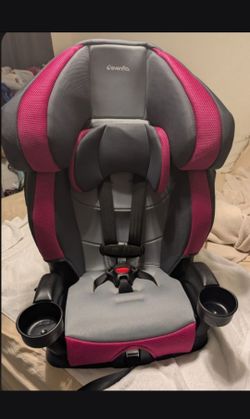 Brand new beautiful evenflo toddler carseat.