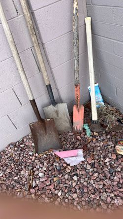 2 Shovels Pick And Corner Scoop