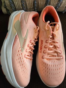 Brooks Ghost Max Women's Size 12B Shoes